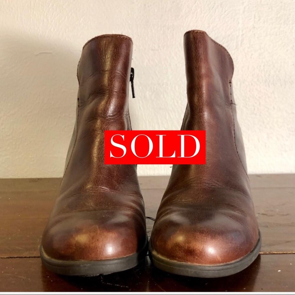 ♦️SOLD♦️Born leather ankle boots 6M